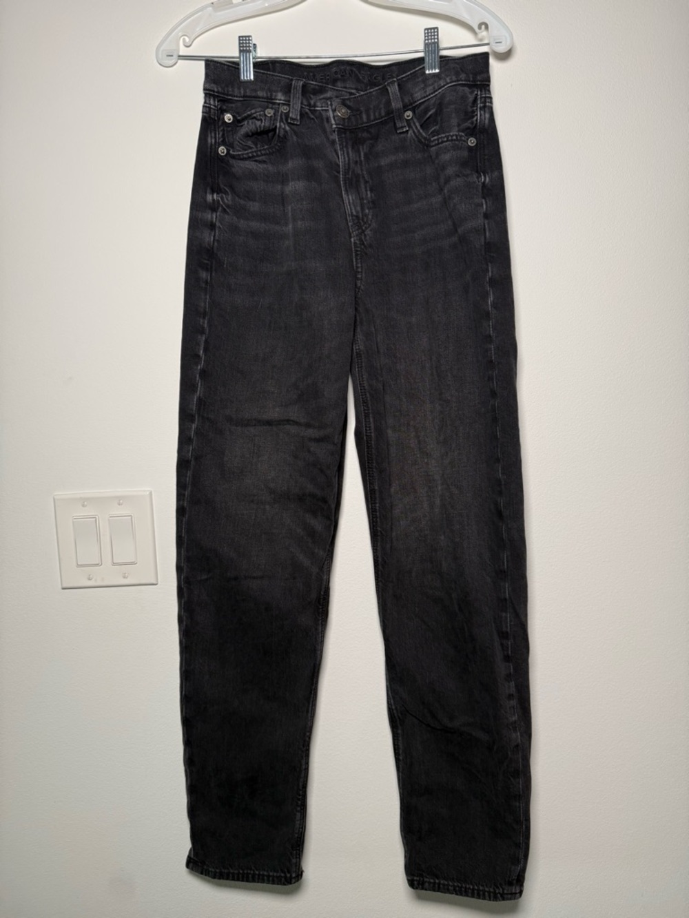 AE Strigid Super High Waisted Crossover Jean